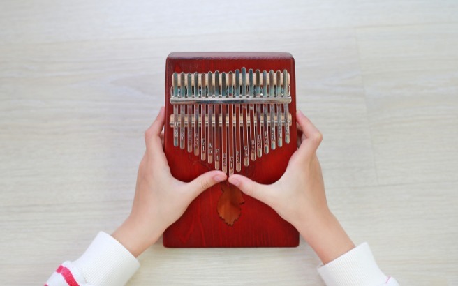 Cách cầm đàn Kalimba