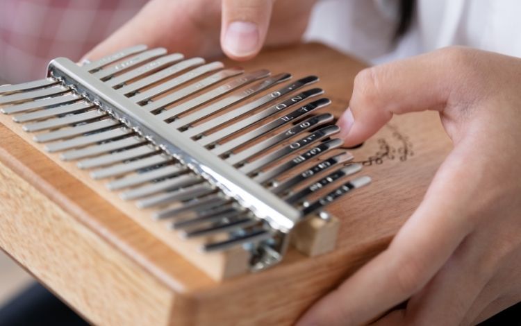 Cách chơi đàn Kalimba bài Sóng Gió