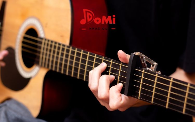 Capo đàn guitar để làm gì? Cách sử dụng capo đàn guitar
