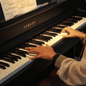 Học Piano Có Khó Không - Kiến Thức Cho Người Mới